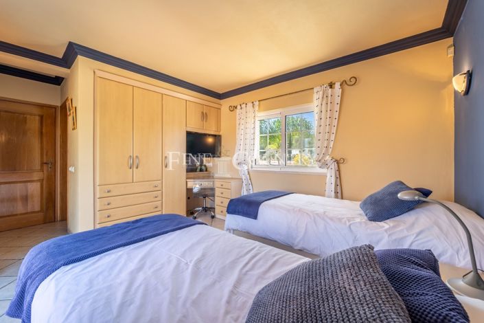 Image No.11-4 Bed Property for sale