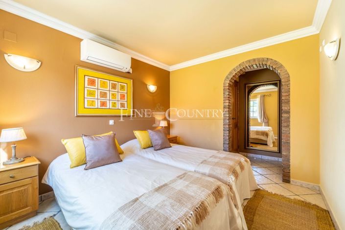 Image No.22-4 Bed Property for sale