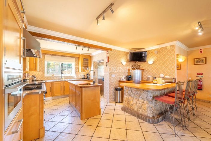 Image No.8-4 Bed Property for sale