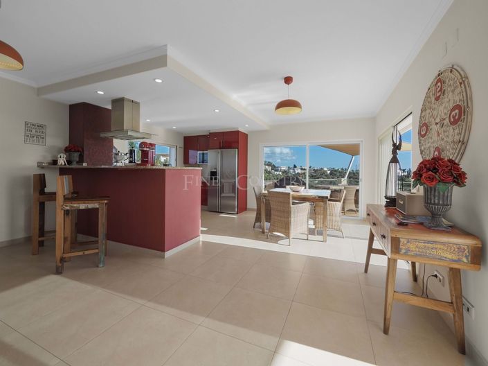 Image No.25-4 Bed Property for sale