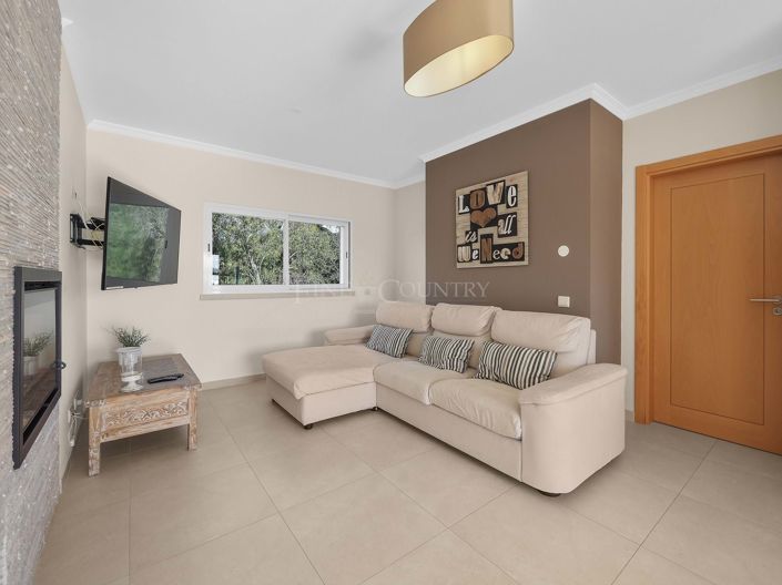 Image No.4-4 Bed Property for sale