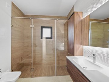 2104-303642-b952a8cbdbc2fd66601ce91bb265b9cce