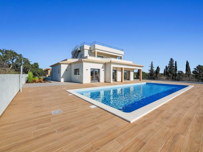 Image No.2-4 Bed Property for sale