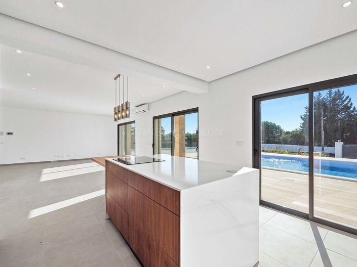 Image No.21-4 Bed Property for sale