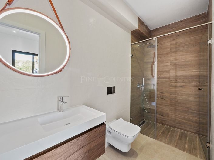 Image No.30-4 Bed Property for sale