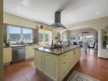 2104-352827-b952a8cbdbc2fd66601ce91bb265b9cce