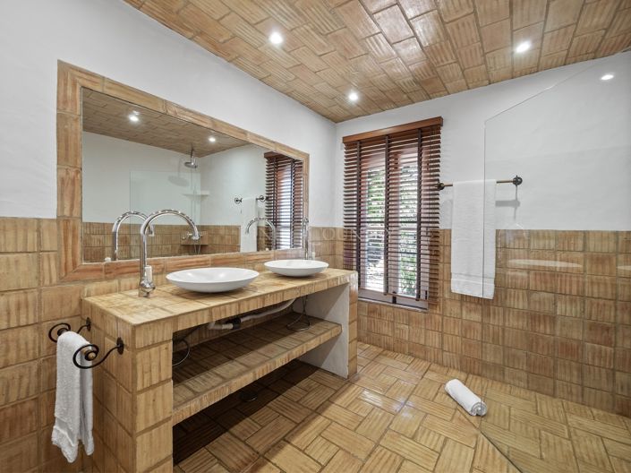 Image No.21-4 Bed Property for sale