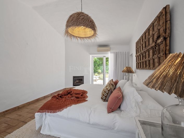 Image No.30-4 Bed Property for sale