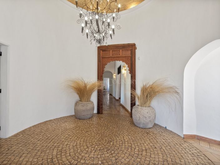 Image No.4-4 Bed Property for sale