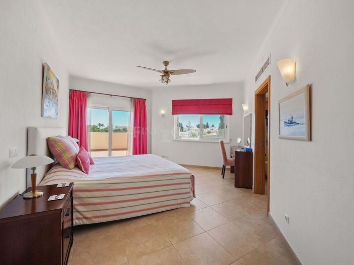 Image No.25-4 Bed Property for sale