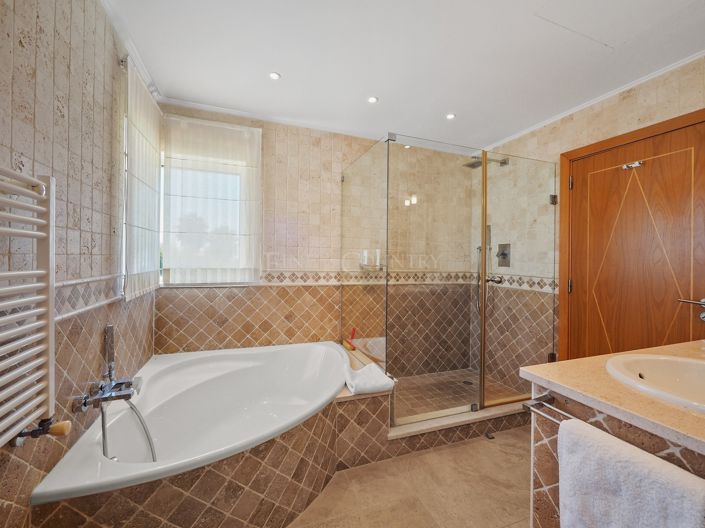 Image No.35-4 Bed Property for sale