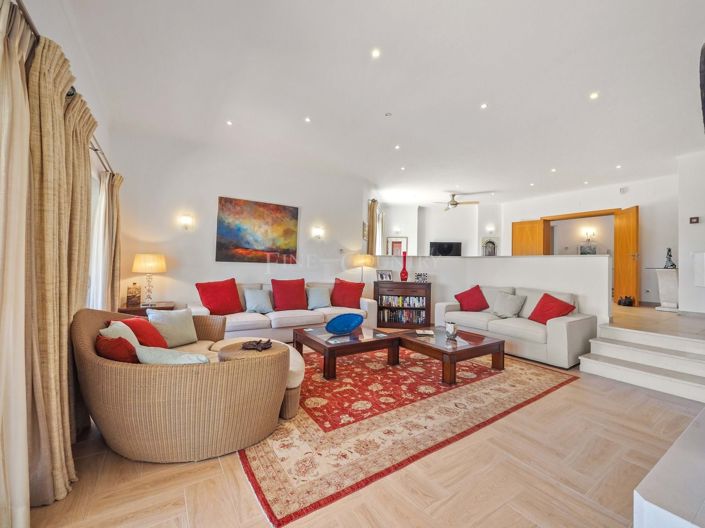 Image No.49-4 Bed Property for sale