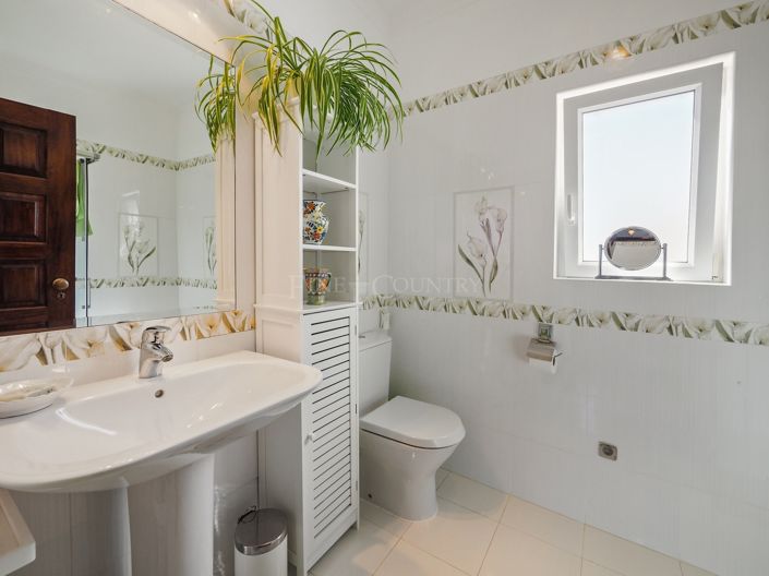 Image No.23-5 Bed Property for sale