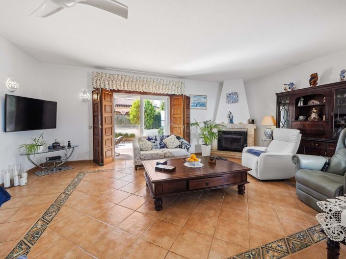 Image No.5-5 Bed Property for sale