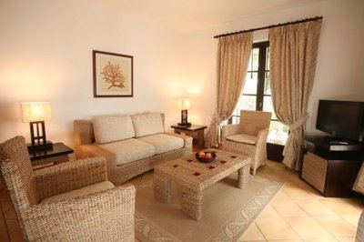 2104-126963-b952a8cbdbc2fd66601ce91bb265b9cce