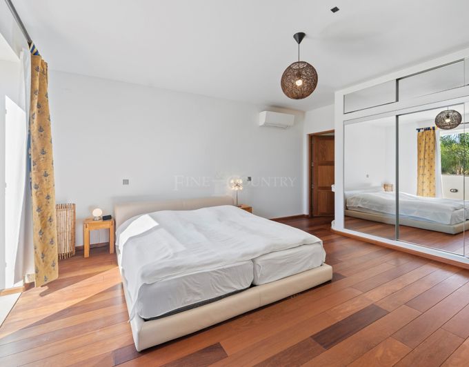 Image No.10-5 Bed Villa for sale