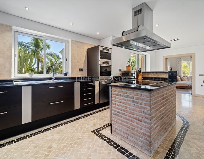 Image No.2-5 Bed Villa for sale