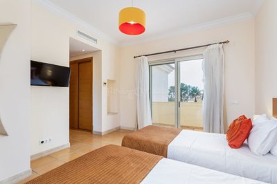 2104-340984-b952a8cbdbc2fd66601ce91bb265b9cce