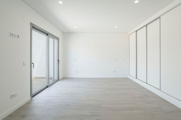 Image No.20-3 Bed Townhouse for sale