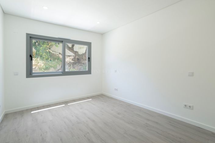 Image No.26-3 Bed Townhouse for sale