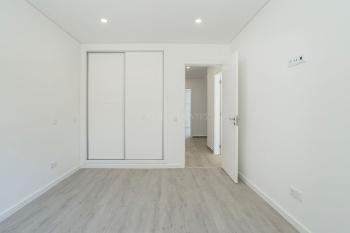 Image No.27-3 Bed Townhouse for sale