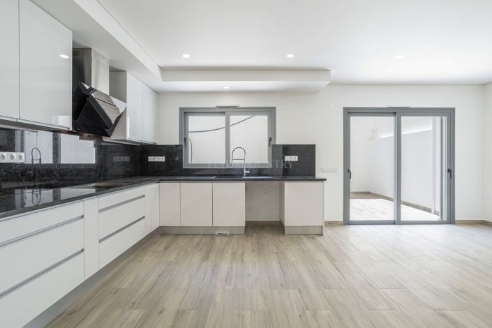 Image No.8-3 Bed Townhouse for sale