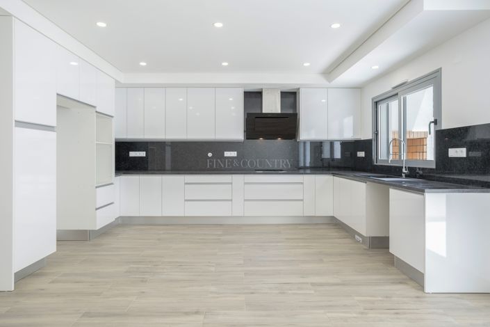 Image No.9-3 Bed Townhouse for sale