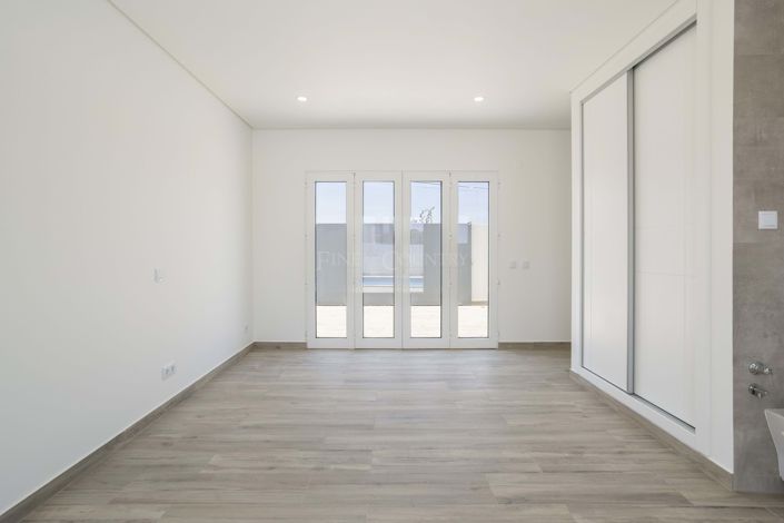 Image No.25-4 Bed Villa for sale