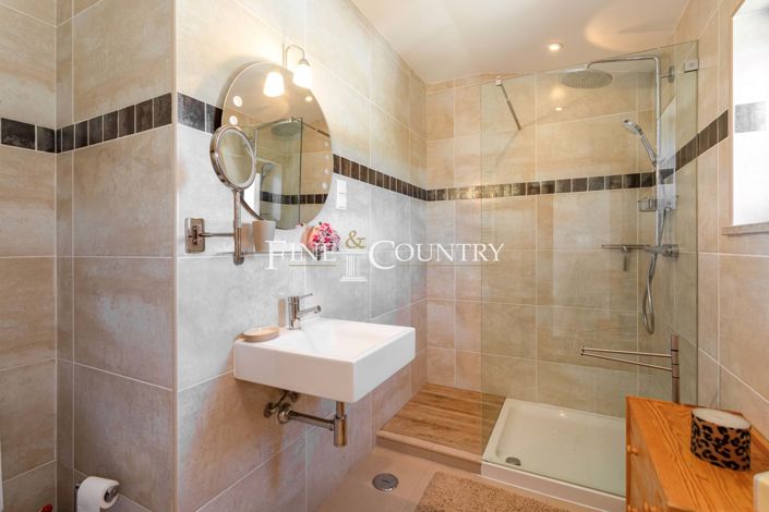 Image No.29-4 Bed Property for sale