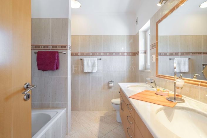 Image No.28-4 Bed Villa for sale