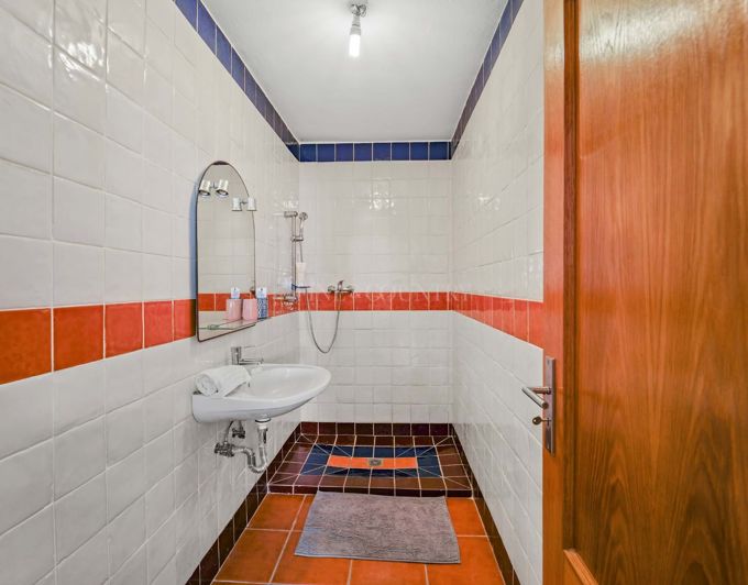 Image No.25-5 Bed Townhouse for sale