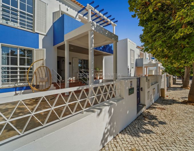 Image No.31-5 Bed Townhouse for sale