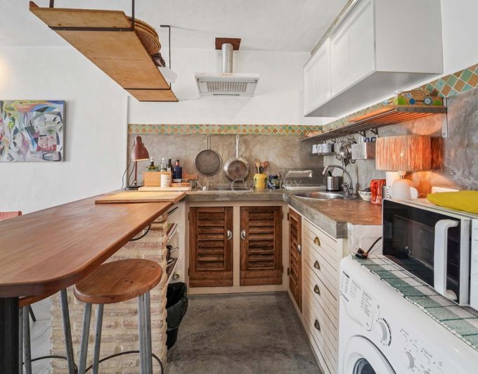 Image No.12-3 Bed Property for sale