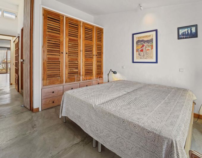 Image No.14-3 Bed Property for sale