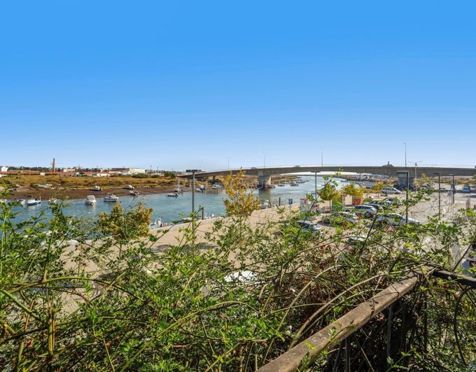 Image No.17-3 Bed Property for sale