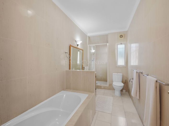 Image No.21-4 Bed Property for sale