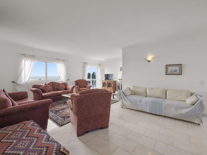 Image No.24-4 Bed Property for sale