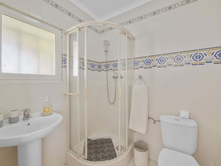 Image No.29-4 Bed Property for sale