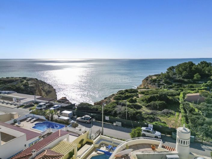 Image No.4-4 Bed Property for sale