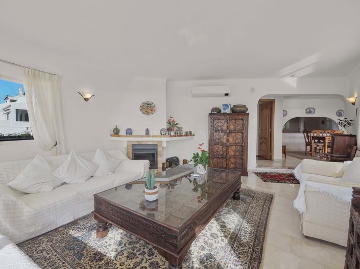 Image No.6-4 Bed Property for sale