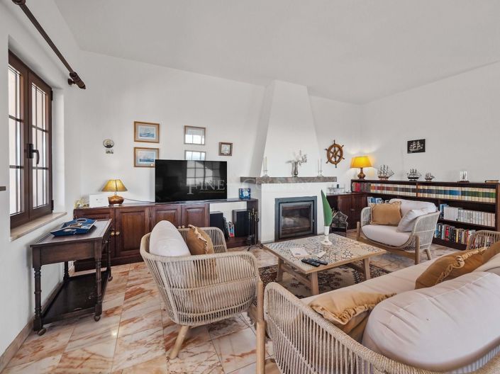 Image No.9-2 Bed Property for sale