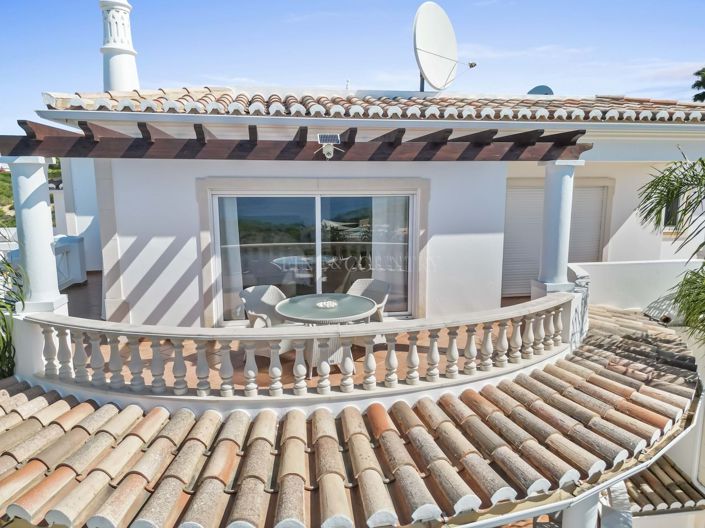 Image No.10-7 Bed Property for sale