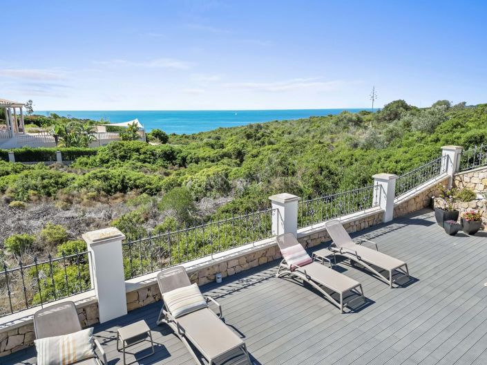 Image No.17-7 Bed Property for sale