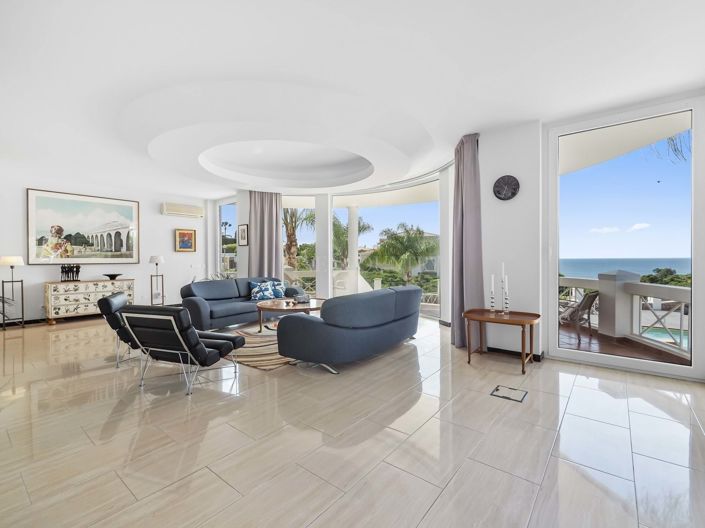 Image No.32-7 Bed Property for sale