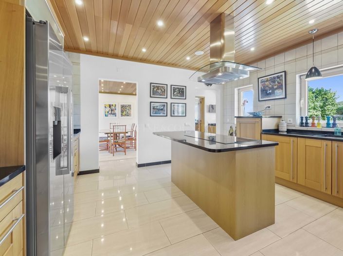 Image No.40-7 Bed Property for sale