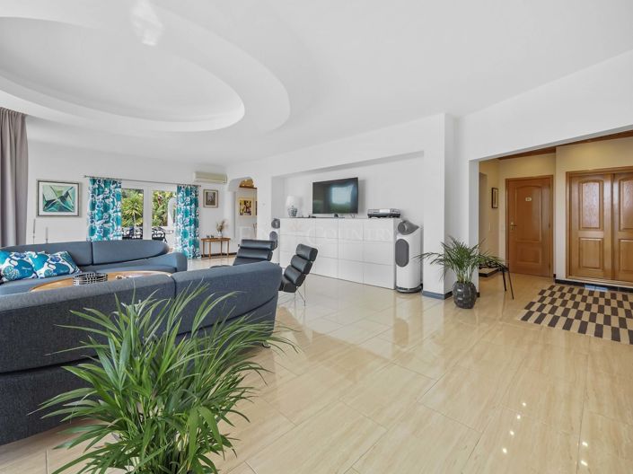 Image No.46-7 Bed Property for sale