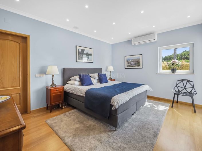 Image No.51-7 Bed Property for sale