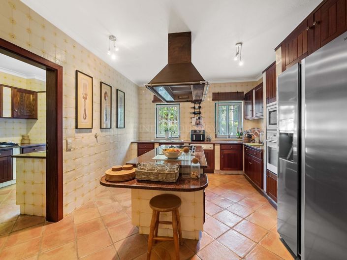 Image No.17-4 Bed Property for sale