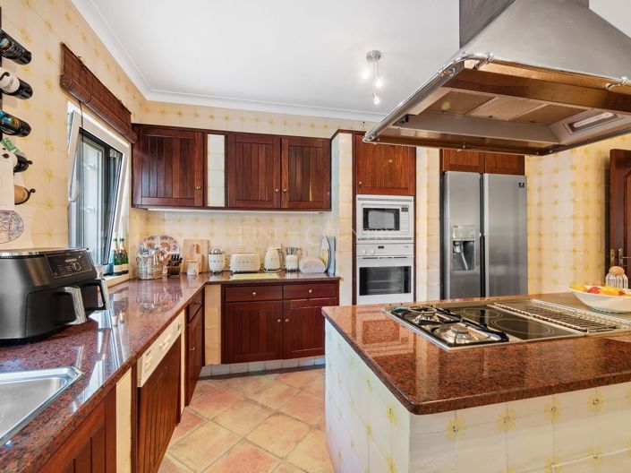 Image No.19-4 Bed Property for sale