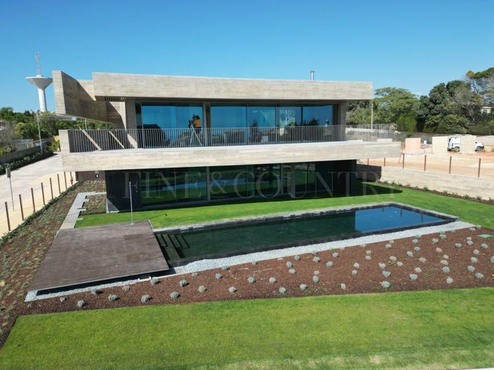 Image No.28-4 Bed Property for sale